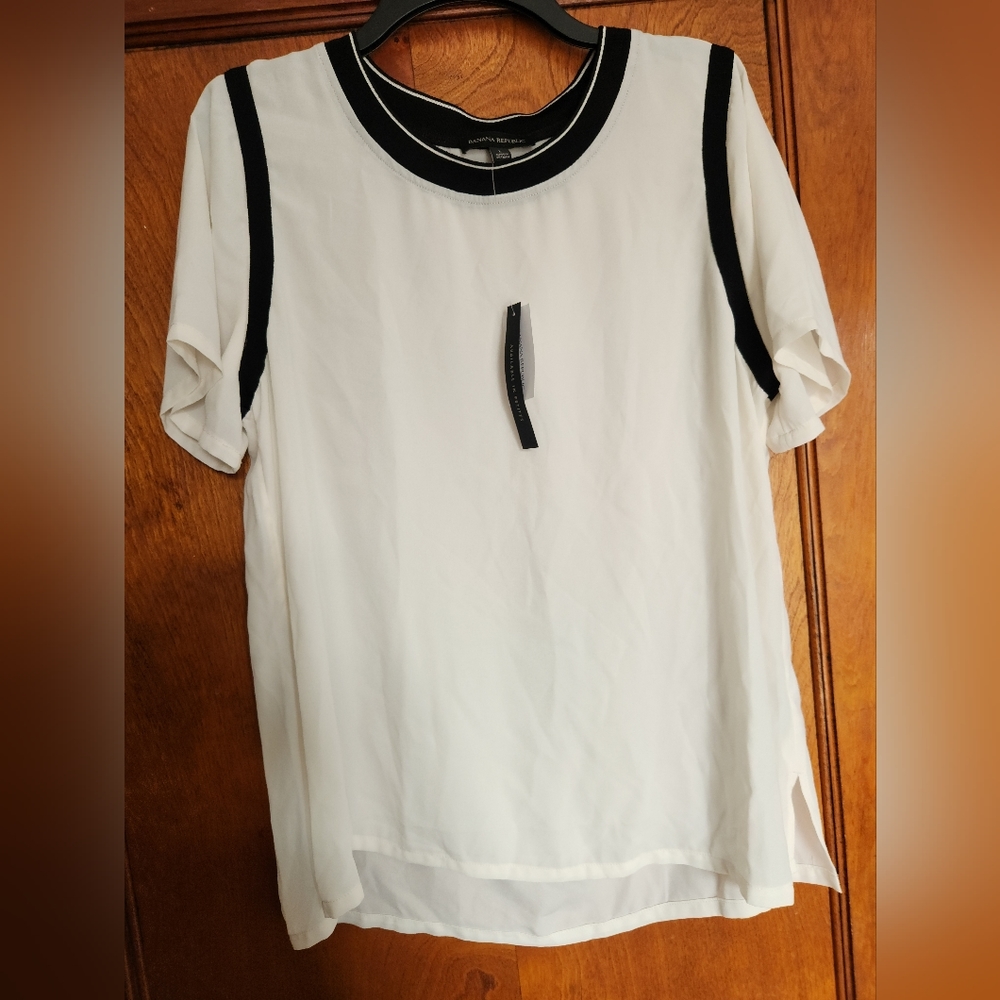NWT Banana Republic Contrast Trim Blouse